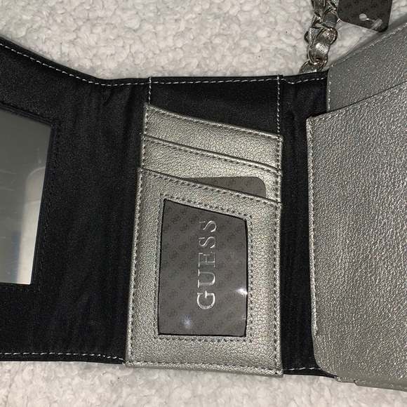 Guess Silver / Grey Leather Chevron Wristlet - Picture 14 of 17